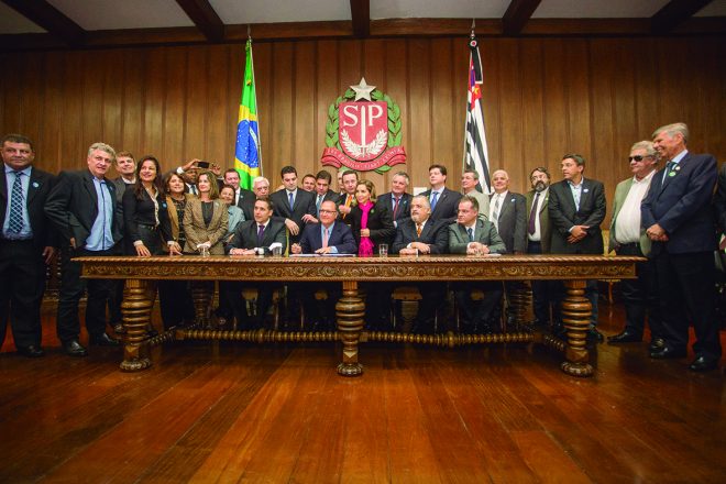 O Governador de São Paulo, assinou lei que cria a região metropolitana de Ribeirão Preto em evento realizado no salão dos despachos no Palácio dos Bandeirantes em São Paulo.  06/06/2016 -  São Paulo  -   Foto: Eduardo Saraiva/A2IMG